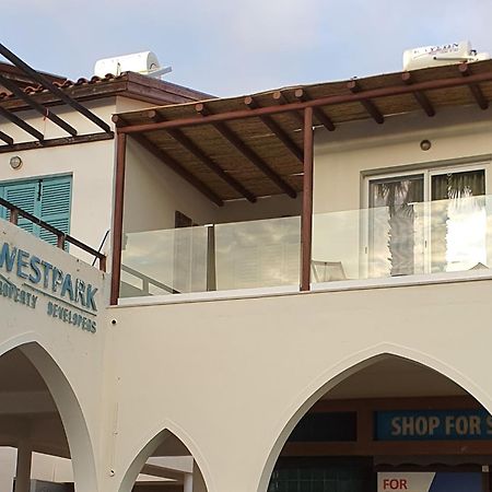Poseidon'S Limnaria Apartment Paphos Szoba fotó